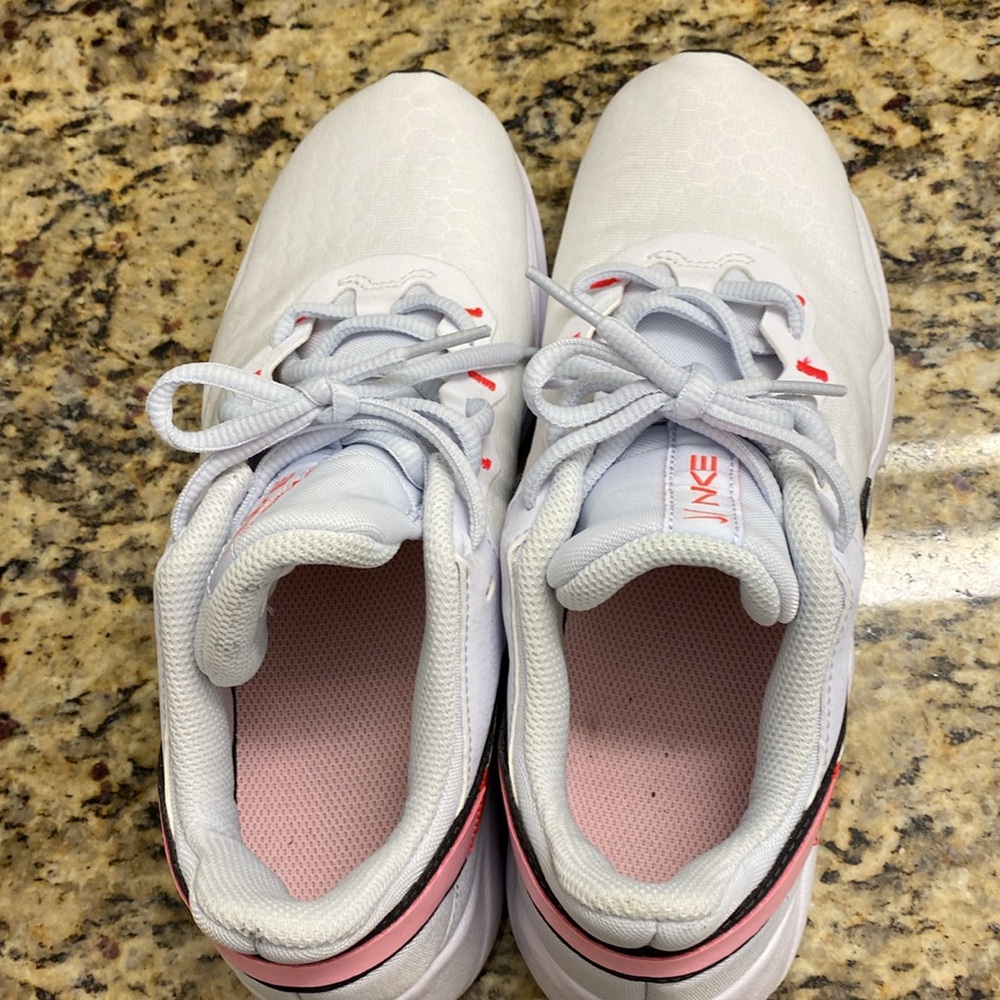 Nike gym shoes size  7.5 - Picture 4 of 7